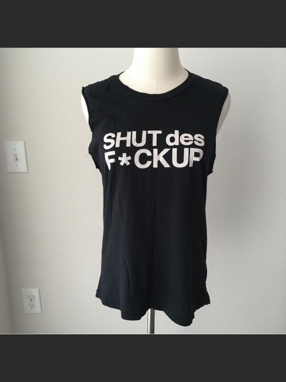 NWOT Petals and Peacocks Graphic Tank